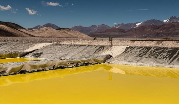 A diferencia de otros países de la región, Argentina da la bienvenida a la minería A diferencia de otros países de la región, Argentina da la bienvenida a la minería