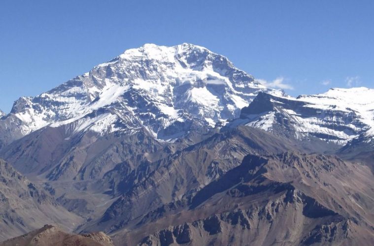 Chile/Mendoza: Acusan a minera AngloAmerican de hacer "publicidad engañosa" con el monte Aconcagua en El Mercurio