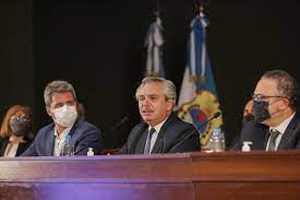 Alberto Fernández llamó a apostar fuerte por las energías verdes, los hidrocarburos y la minería Alberto Fernández llamó a apostar fuerte por las energías verdes, los hidrocarburos y la minería