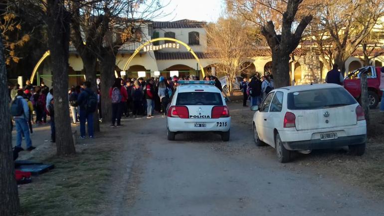 Córdoba: Alumnos toman la Escuela de Minería de José de la Quintana