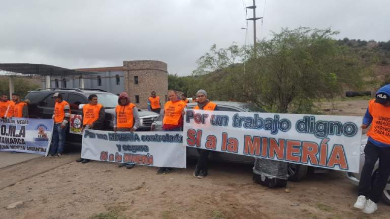 Catamarca: Anti y pro mineros cortan rutas en Antofagasta y El Eje