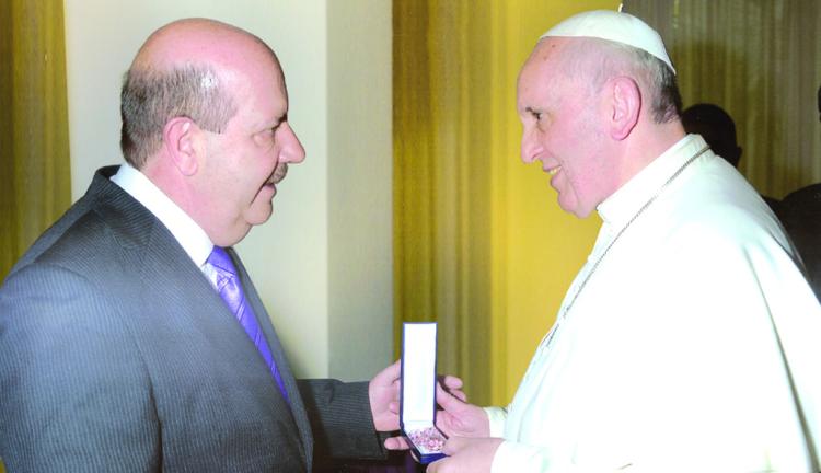 Aquel Rosario minero de rodocrosita entregado al Papa Aquel Rosario minero de rodocrosita entregado al Papa