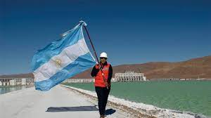 Argentina vs China ¿Posibles rivales en producción de baterías de litio para vehículos eléctricos?