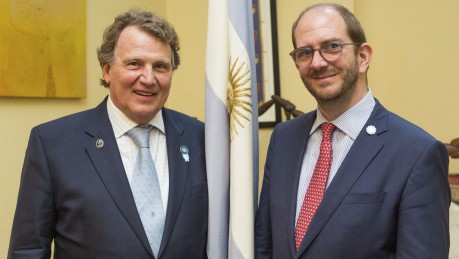 Argentina y el Reino Unido estrechan diálogo por inversiones