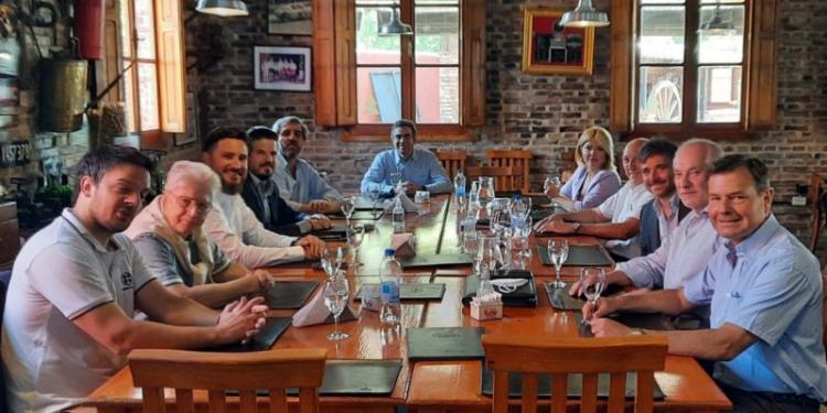 Autoridades de CAEM se reunieron en Córdoba con representantes de CEMINCOR Autoridades de CAEM se reunieron en Córdoba con representantes de CEMINCOR