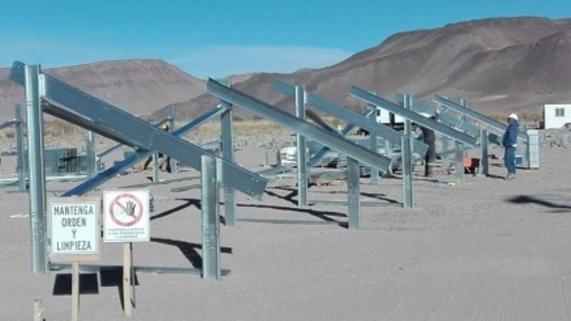 Catamarca: Con aportes mineros avanza la construcción del parque solar híbrido Antofagasta de la Sierra