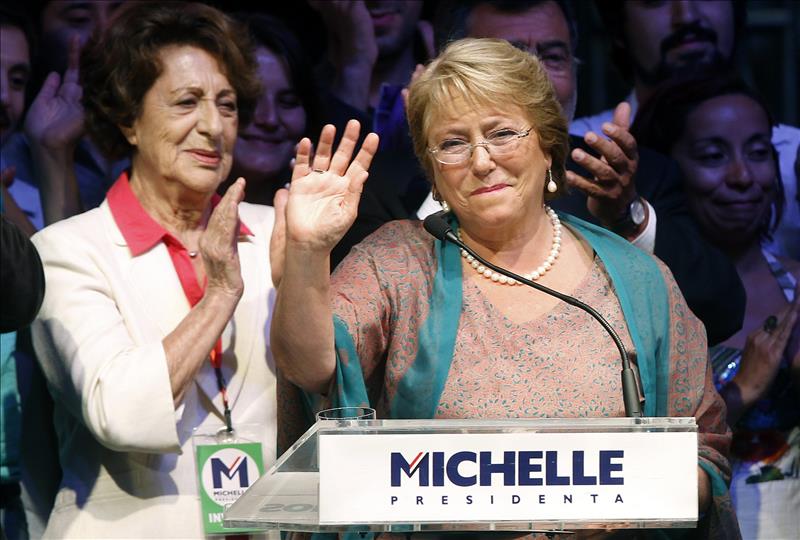 Publicación de Reuters culpa a gobierno de Bachelet de "desperdiciar" industria del litio en Chile