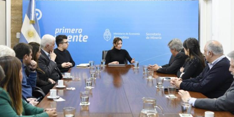 CAEM y la Secretaría de Minería analizaron los temas más urgentes de la agenda sectorial CAEM y la Secretaría de Minería analizaron los temas más urgentes de la agenda sectorial