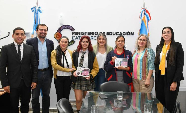 Catamarca: La ministra de Educación reconoció la destacada labor de dos jóvenes estudiantes en las Olimpíadas Argentinas de Ciencias Juniors