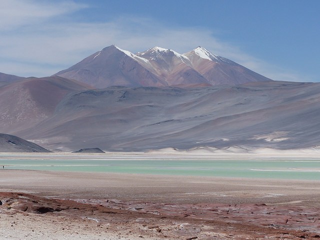 Chile busca dar impulso estatal al litio en pequeños salares remotos