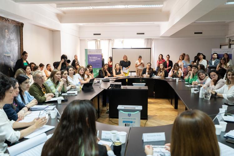 Con Royón y Ávila como oradoras, se realizó la apertura de la Mesa Federal de Políticas con Perspectiva de Género. Con Royón y Ávila como oradoras, se realizó la apertura de la Mesa Federal de Políticas con Perspectiva de Género.