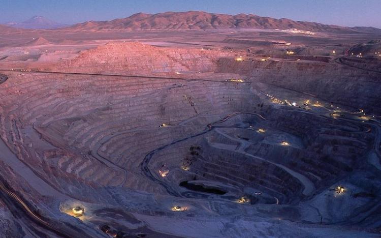 De la excavación a los campos eléctricos: nueva técnica para extraer metales del mineral de roca dura