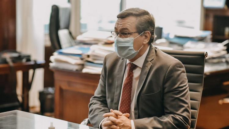 El gobierno analiza bajar retenciones y liberar dólares a las mineras El gobierno analiza bajar retenciones y liberar dólares a las mineras