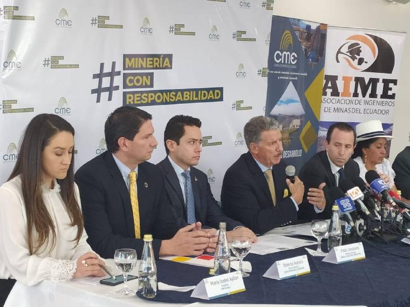 Ecuador: Empresarios presentan recurso legal para frenar consulta popular sobre minería