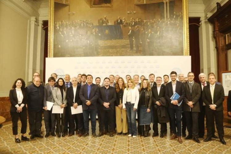 En diputados, se realizó una jornada sobre "electromovilidad en Argentina: escenario presente y futuro" En diputados, se realizó una jornada sobre "electromovilidad en Argentina: escenario presente y futuro"