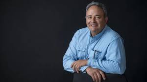 Es experto en glaciares, trabaja en EE.UU. hace 40 años y asegura que la nueva ley no va a dejar de proteger el agua