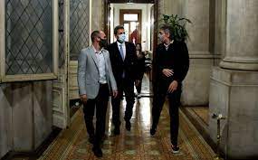Estudian aplicar un nuevo impuesto a petroleras, mineras y el campo para financiar más ayuda social Estudian aplicar un nuevo impuesto a petroleras, mineras y el campo para financiar más ayuda social