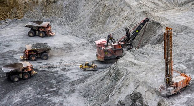 Estudio dice que el 20% de los sillones en directorios de grandes mineras son ocupados por mujeres