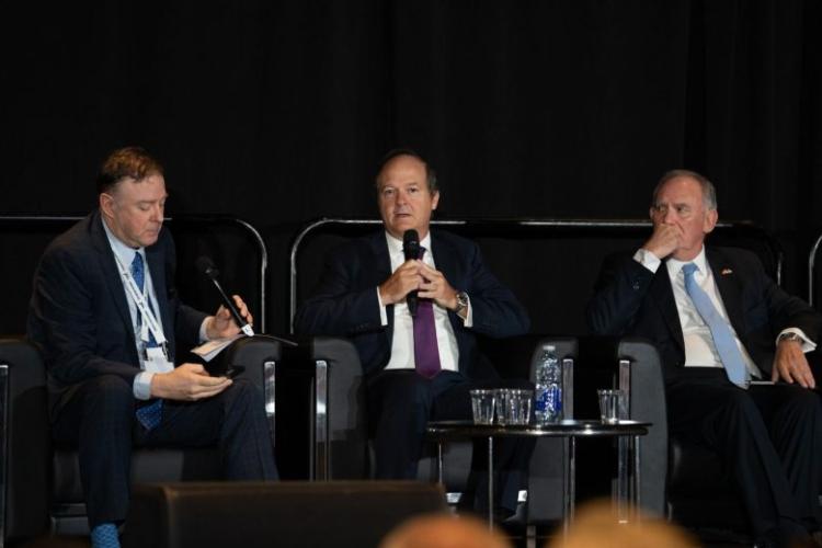 González remarcó la seguridad jurídica argentina en su presentación ante empresarios en la PDAC