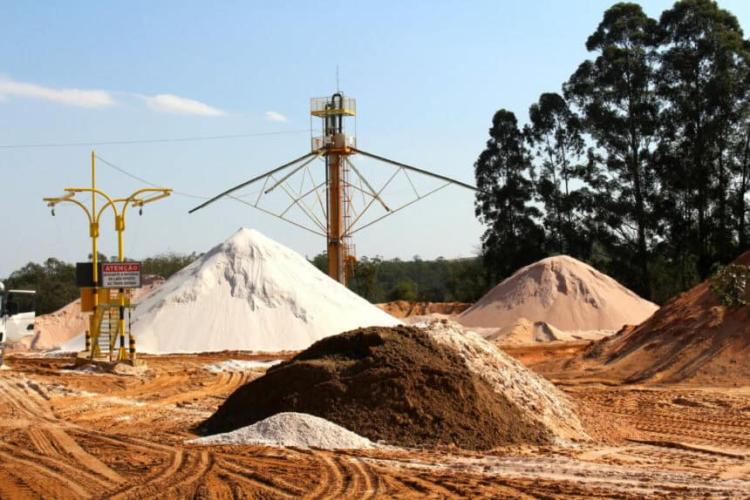 India impulsa producción de imanes de tierras raras con apoyo tecnológico de Japón y Corea del Sur