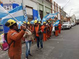 Jujuy/Familiares de mineros denuncian: "tomaban las patentes de los vehículos en que viajábamos"