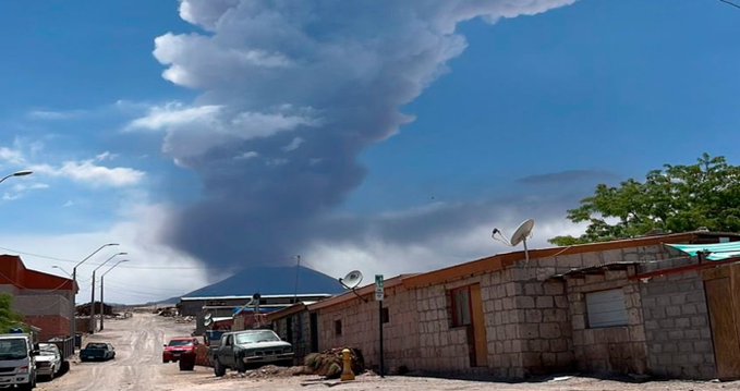 Jujuy: La dirección del viento evitaría que las cenizas del volcán Láscar lleguen a Jujuy