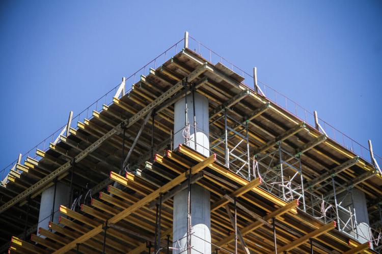 La construcción no consigue levantar