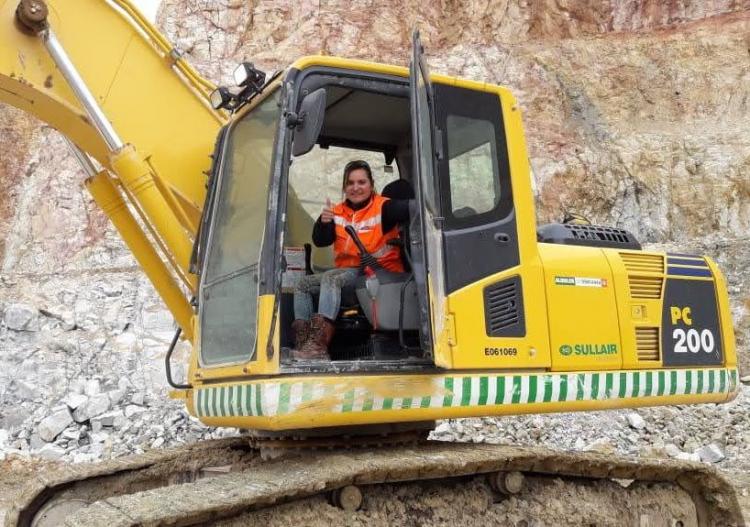 La historia de Karen Fretes, la operadora de equipos mineros que busca producir pollos frescos de calidad para la industria La historia de Karen Fretes, la operadora de equipos mineros que busca producir pollos frescos de calidad para la industria