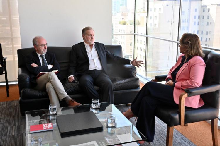 La Ministra de Minería de Chile Marcela Hernando recibió al Embajador Argentino Rafael Bielsa La Ministra de Minería de Chile Marcela Hernando recibió al Embajador Argentino Rafael Bielsa