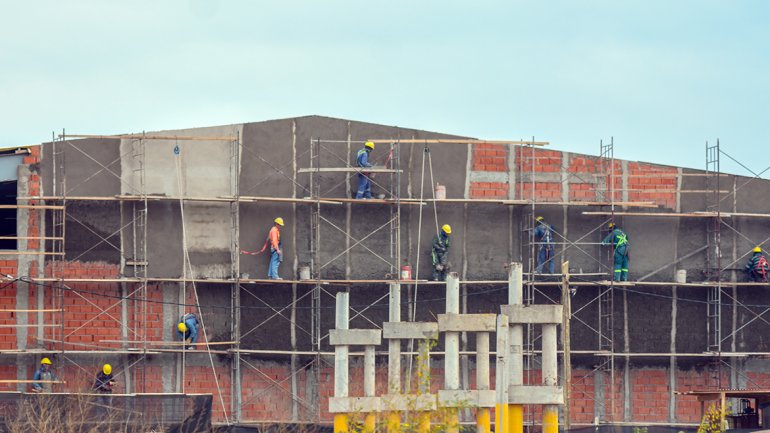 Neuquén: la construcción continúa en alza; hay más empresas, empleo y consumo de cemento