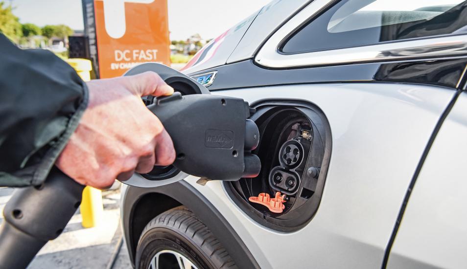 Argentina y el oro blanco: Los autos eléctricos son furor, pero la escasez de Litio asusta a la industria