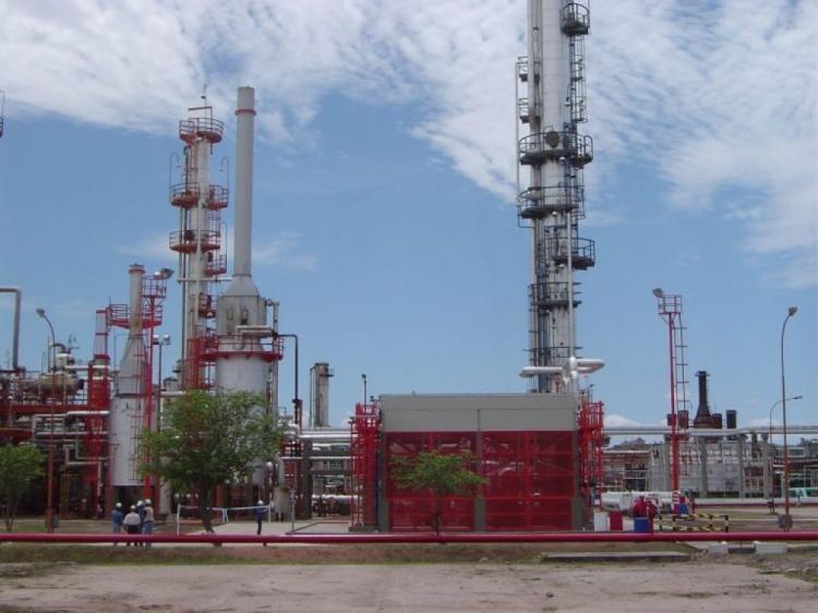 Manzano compró el 50% de Refinor y se asoció con YPF para relanzar el negocio de la única destilería del norte argentino Manzano compró el 50% de Refinor y se asoció con YPF para relanzar el negocio de la única destilería del norte argentino