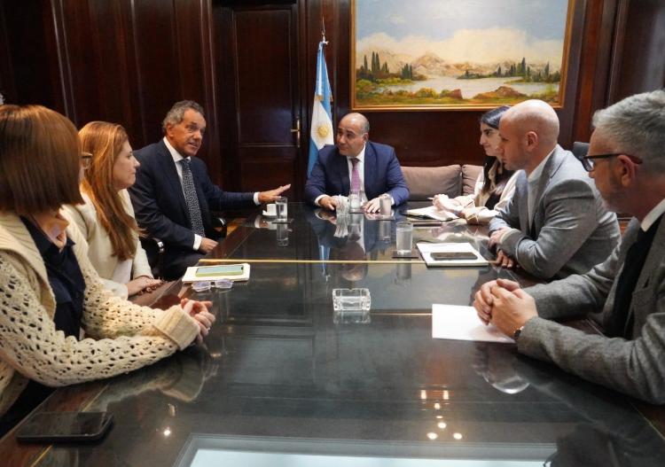 Manzur y Scioli destacaron el potencial de Argentina para profundizar la recuperación industrial Manzur y Scioli destacaron el potencial de Argentina para profundizar la recuperación industrial
