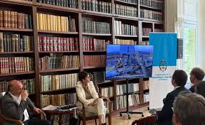 Mendoza presentó en París su estrategia para atraer inversiones en energía y minería Mendoza presentó en París su estrategia para atraer inversiones en energía y minería