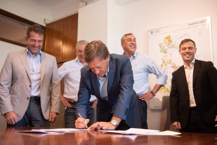 Mendoza: Suarez firmó el contrato final para el avance de Potasio Río Colorado Mendoza: Suarez firmó el contrato final para el avance de Potasio Río Colorado