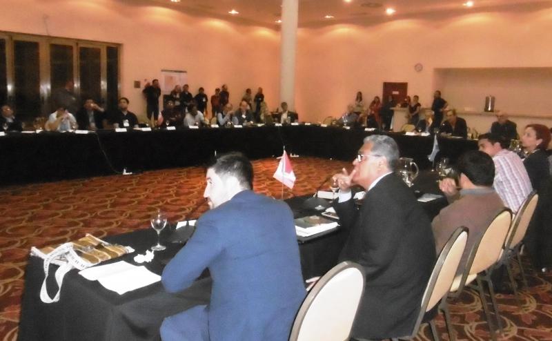 Sales de Jujuy expuso plan de relaciones comunitarias ante asamblea internacional de expertos geológicos y mineros