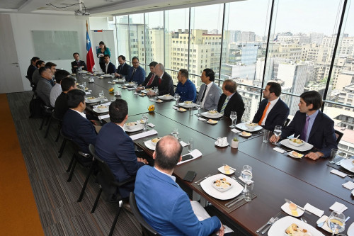 Chile: Ministro de Minería se reúne con empresarios chilenos y peruanos para evaluar trabajo conjunto en materia de innovación