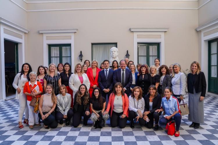 Mujeres de la minería tuvieron su espacio en la Casa de San Juan en Buenos Aires Mujeres de la minería tuvieron su espacio en la Casa de San Juan en Buenos Aires