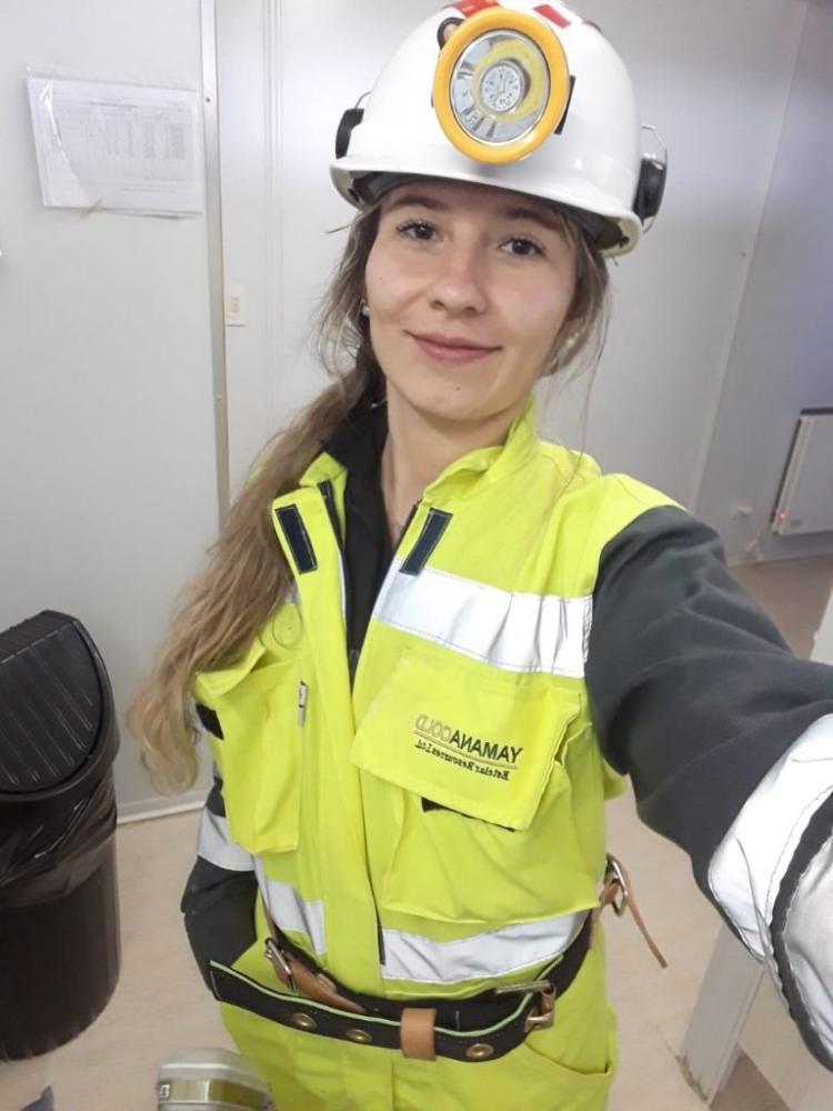Mujeres en la minería: una brecha que se acorta con nuevos roles Mujeres en la minería: una brecha que se acorta con nuevos roles