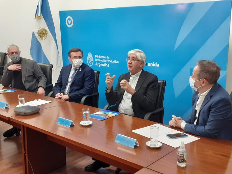 Para Guillermo Marcó "oponerse por oponerse a la minería es negar la posibilidad que los argentinos necesitamos". Para Guillermo Marcó "oponerse por oponerse a la minería es negar la posibilidad que los argentinos necesitamos".