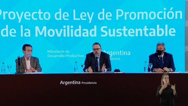 Para Kulfas "Los proyectos de ley de Hidrocarburos y de Movilidad Sustentable no tienen nada de contradictorio" Para Kulfas "Los proyectos de ley de Hidrocarburos y de Movilidad Sustentable no tienen nada de contradictorio"