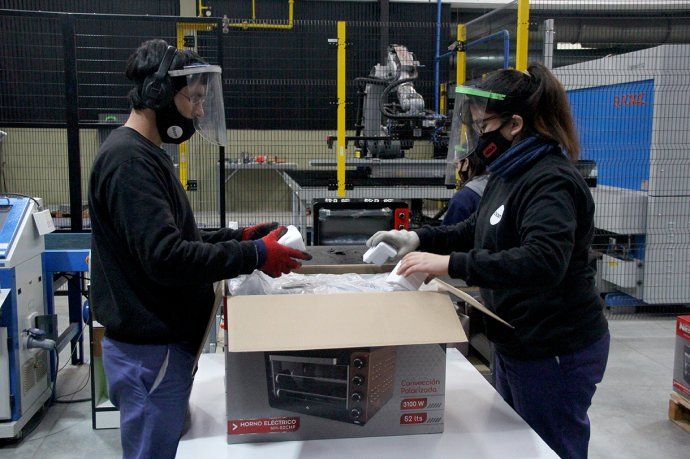 Para la UIA, el ausentismo en empresas por casos de Covid-19 no supera el 7% Para la UIA, el ausentismo en empresas por casos de Covid-19 no supera el 7%