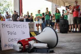 Para Roberto Salvarezza el objetivo del gobierno "es dejar al país inerme frente a la tecnología extranjera" Para Roberto Salvarezza el objetivo del gobierno "es dejar al país inerme frente a la tecnología extranjera"