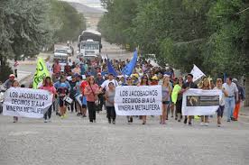 Río Negro: Importante marcha en apoyo al proyecto Calcatreu, donde los manifestantes pidieron "ser escuchados" para debatir "el tema minero"