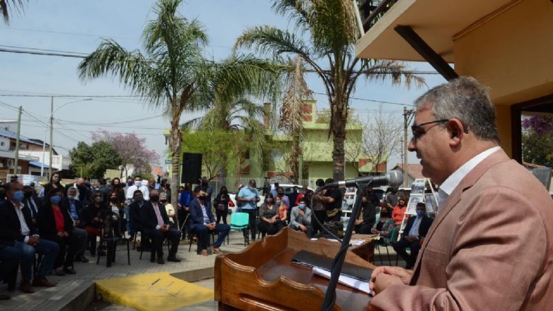 Catamarca: Raúl Jalil visitó Andalgalá donde entregó netbooks y equipamiento sanitario