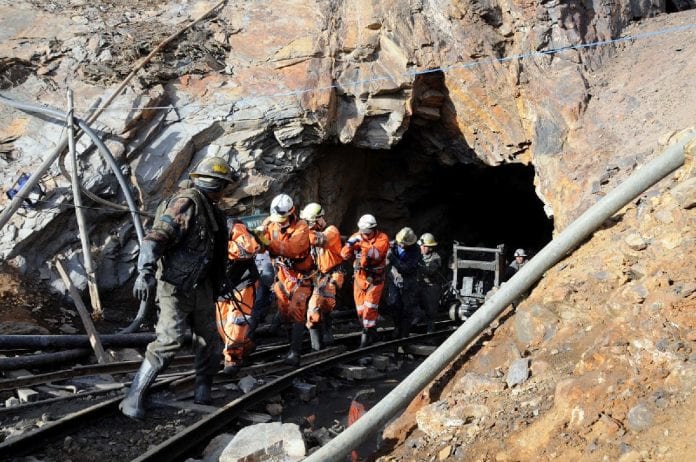 Riesgos ambientales y escasez de recursos desafían minería en América Latina