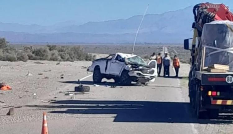 San Juan: Fuerte vuelco de una camioneta minera sobre Ruta 40 en el límite con La Rioja