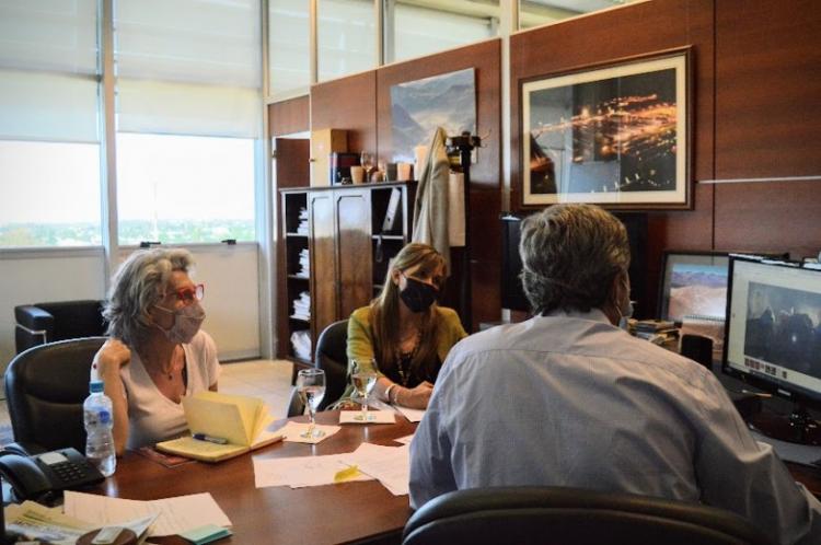 San Juan: La Red de Mujeres Mineras mantuvo un encuentro con el ministro de Minería San Juan: La Red de Mujeres Mineras mantuvo un encuentro con el ministro de Minería
