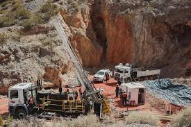 San Juan: Tres empresas sanjuaninas harán el transporte del mineral de Hualilán