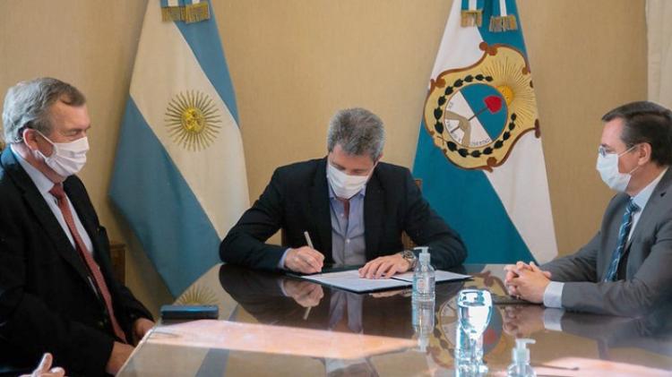 San Juan: Uñac y Mark Bristow firmaron importante fideicomiso minero que beneficiará a Jáchal e Iglesia San Juan: Uñac y Mark Bristow firmaron importante fideicomiso minero que beneficiará a Jáchal e Iglesia
